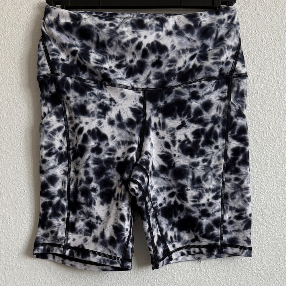 Buc-ee’s Black Tie-Dye Bike Shorts
